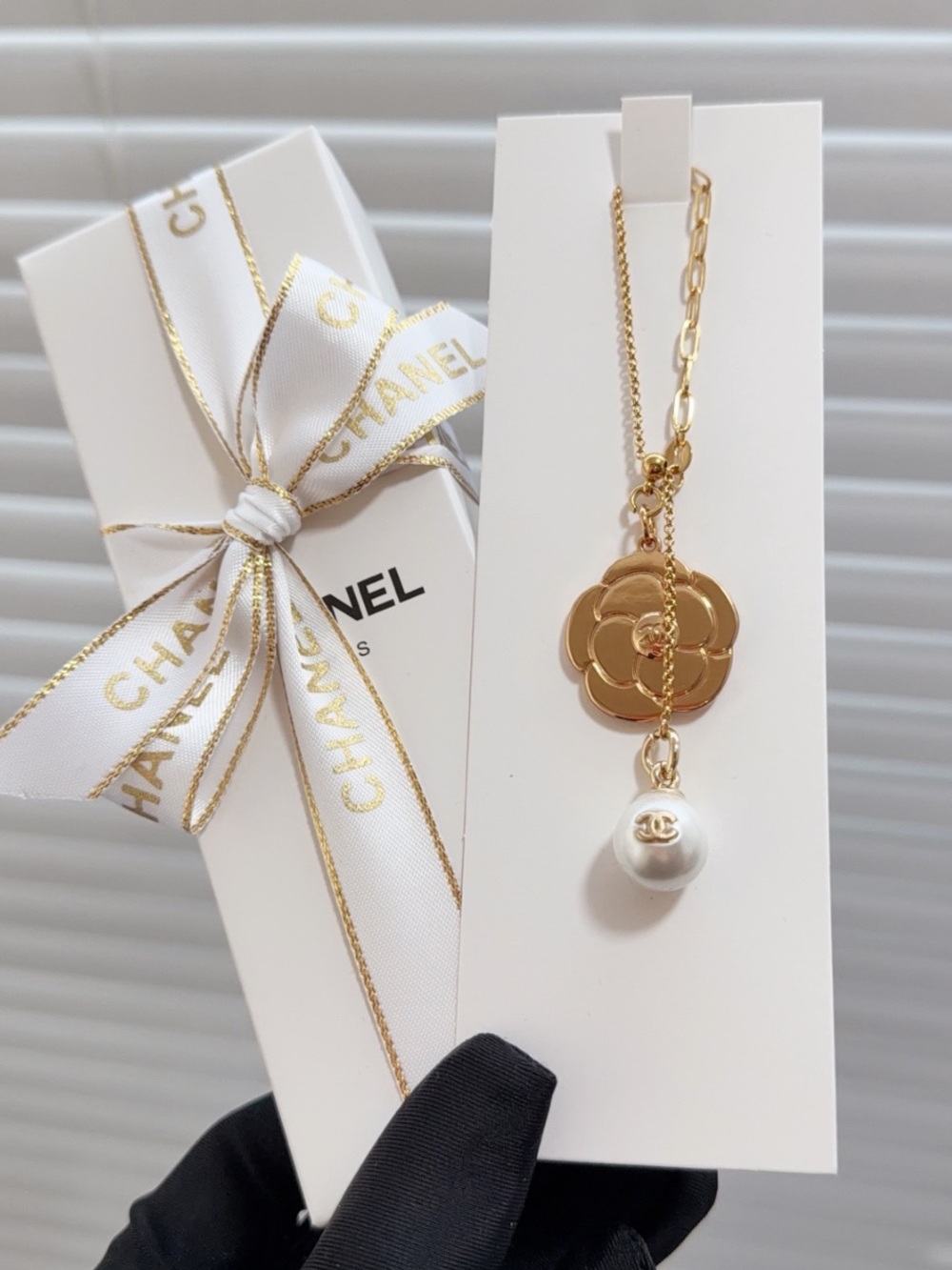 Beaute GWP CC Gold necklace in box